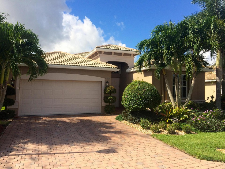 8134 Rossini Way