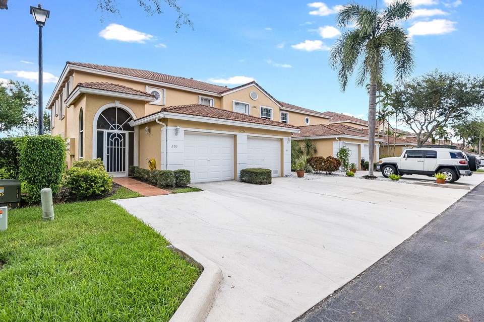 12492 Crystal Pointe Dr 201