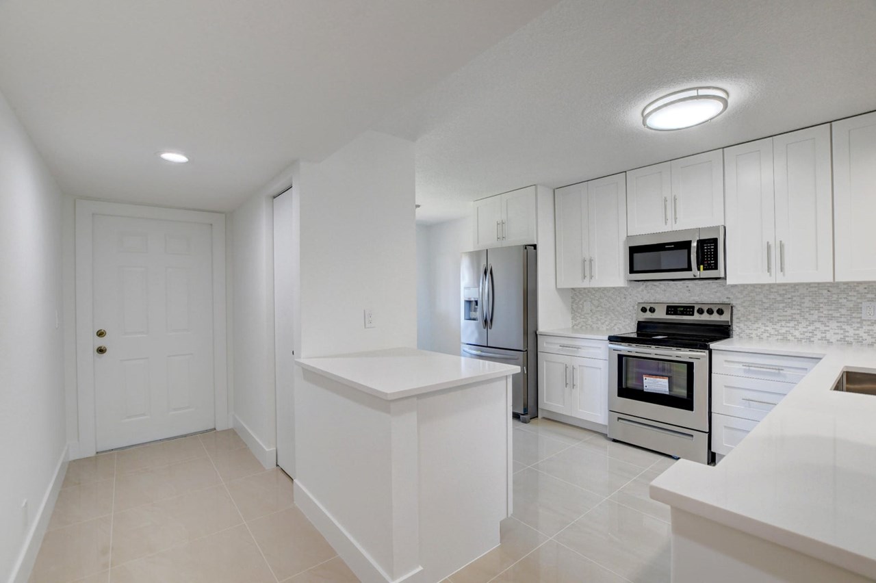 15074 Witney Road C211